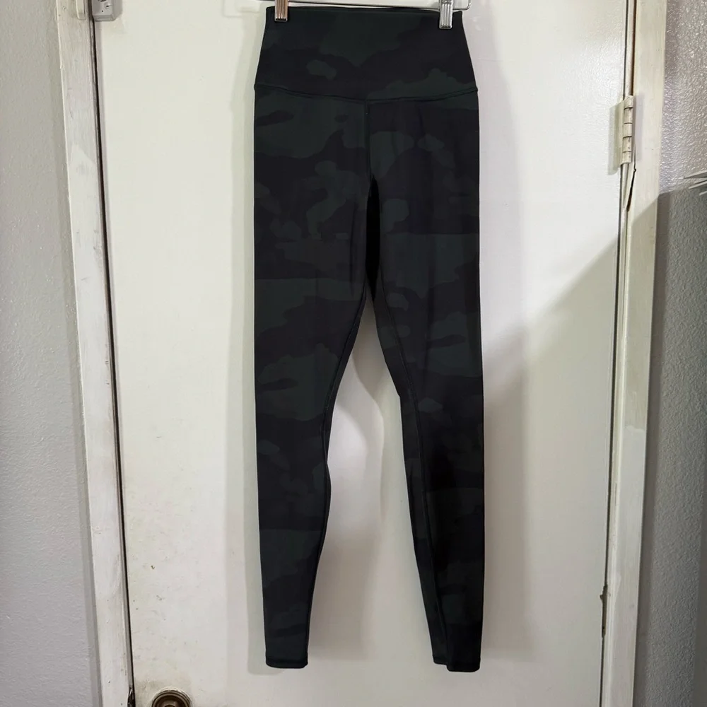 AloCamo High-Waisted Leggings